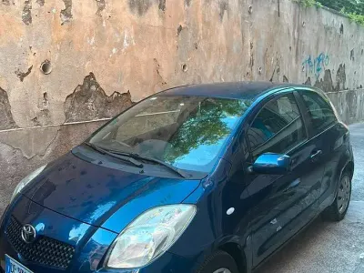 Usata Toyota Yaris 69 CV (50 kW) 2008 Bluazzurro Utilitaria