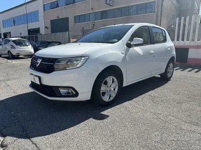 Usata Dacia Sandero Lauréate 73 CV (53 kW) 2017 Bianco Berlina