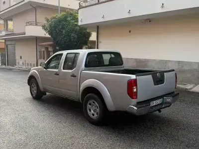 Usata Nissan Navara 171 CV (125 kW) 2007 Grigio Pick-up