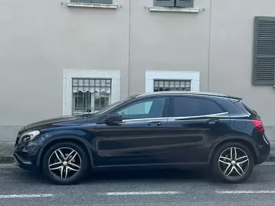 Usata Mercedes GLA200 Premium 136 CV (100 kW) 2016 Bluazzurro SUV