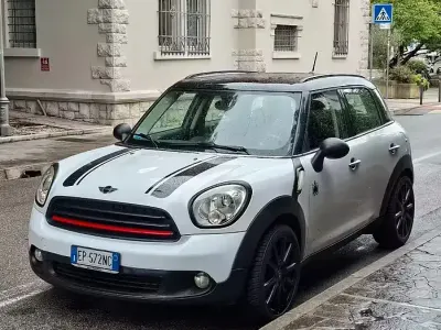 Usata Mini Cooper D 111 CV (81 kW) 2013 Bianco Utilitaria