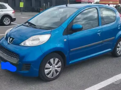Gebraucht Peugeot 107 68 PS (50 kW) 2011 Kleinwagen