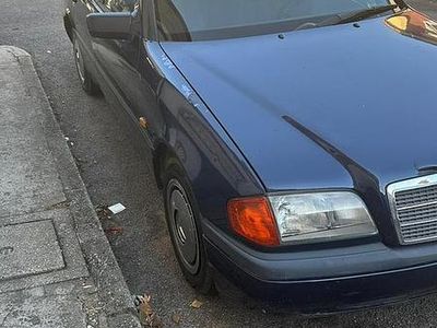 Begagnad Mercedes C250 113 HK (83 kW) 1995 Blå Sedan