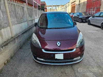 Usata Renault Grand Scénic III 110 CV (80 kW) 2012 Rosso Monovolume
