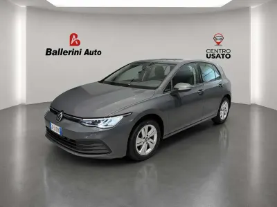 Usata VW Golf VIII Life 110 CV (80 kW) 2022 Grigio Berlina