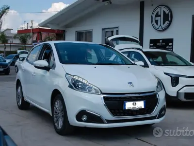 Usata Peugeot 208 Active 82 CV (60 kW) 2018 Bianco Utilitaria