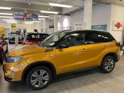 Usata Suzuki Vitara Cool 129 CV (94 kW) 2021 Oro SUV