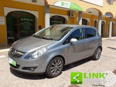Usata Opel Corsa Cosmo 84 CV (61 kW) 2011 Blu Utilitaria