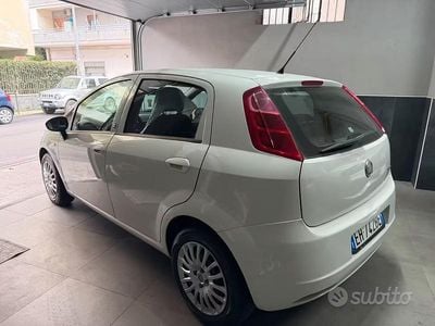 Usata Fiat Grande Punto 75 CV (55 kW) 2011 Bianco Utilitaria