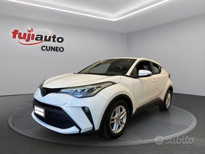Usata Toyota C-HR Active 122 CV (89 kW) 2023 Solid white SUV