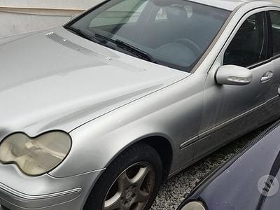 Usata Mercedes C220 Elegance 149 CV (109 kW) 2004 Grigio Berlina