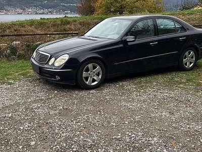 Usata Mercedes E220 177 CV (130 kW) 2003 Blu/azzurro Berlina