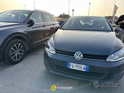 Usata VW Golf VII Comfortline 110 CV (80 kW) 2015 Grigio pastello Berlina