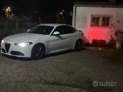 Usata Alfa Romeo Giulia 150 CV (110 kW) 2018 Bianco Berlina