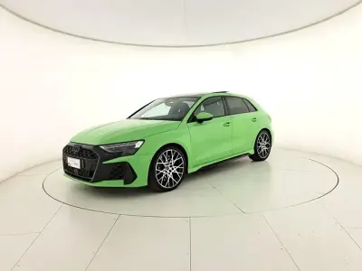 Käytetty Audi RS3 Sportback Comfort 400 HP (294 kW) 2025 Vihreä Viistoperä