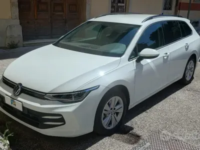 Usata VW Golf VIII Life 115 CV (84 kW) 2024 Bianco Station wagon