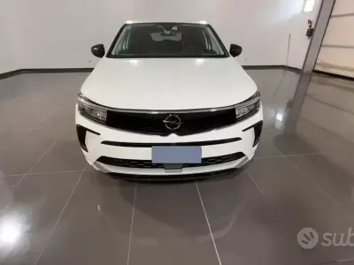 Usata Opel Grandland X Business Elegance 131 CV (96 kW) 2023 Bianco SUV