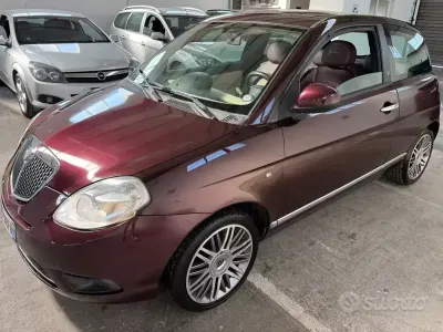 Usata Lancia Ypsilon 60 CV (44 kW) 2009 Viola Utilitaria