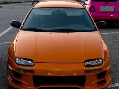 Usata Mazda 323F 88 CV (64 kW) 1999 Arancione Berlina