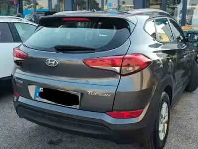 Usata Hyundai Tucson 140 CV (102 kW) 2016 Grigio SUV