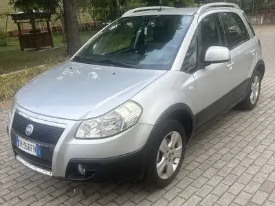 Usata Fiat Sedici Emotion 107 CV (78 kW) 2007 Argento SUV
