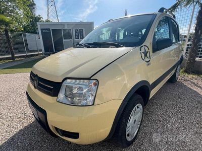 usata Fiat Panda 4x4 climbing