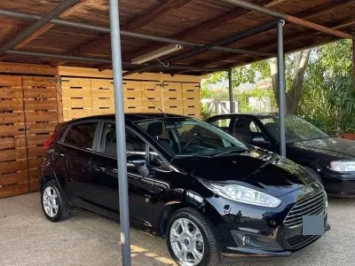 Usata Ford Fiesta Titanium 95 CV (69 kW) 2017 Nero Utilitaria