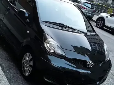 Usata Toyota Aygo 68 CV (50 kW) 2011 Nero Utilitaria