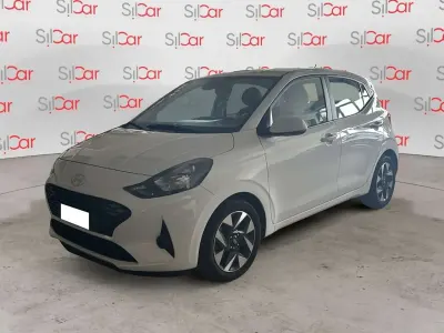 Usata Hyundai i10 67 CV (49 kW) 2023 Bianco Utilitaria