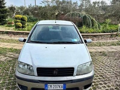 Usata Fiat Punto 69 CV (50 kW) 2004 Grigio Utilitaria
