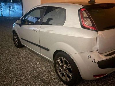 Usata Fiat Punto Evo Dynamic 95 CV (69 kW) 2011 Bianco Utilitaria