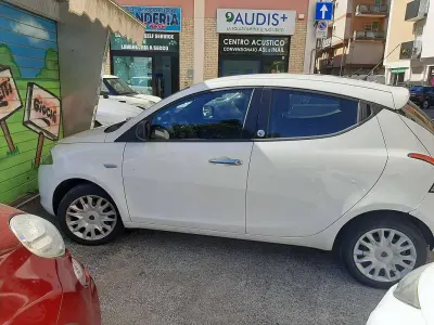 Usata Lancia Ypsilon Silver 69 CV (50 kW) 2013 Bianco Utilitaria