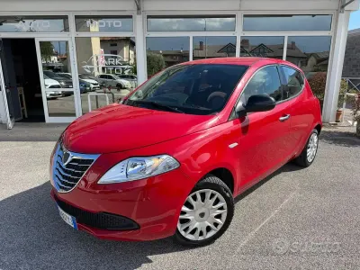 Begagnad Lancia Ypsilon Silver 69 HK (50 kW) 2012 Röd Halvkombi