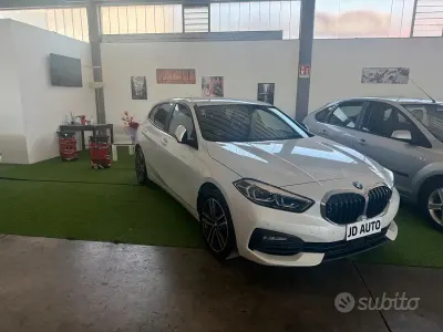 Usata BMW 118 Advantage 150 CV (110 kW) 2022 Bianco Utilitaria