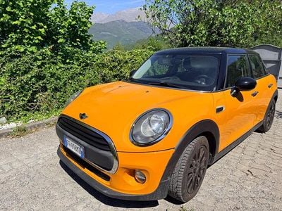 Begagnad Mini Cooper 75 HK (55 kW) 2016 Gul Halvkombi