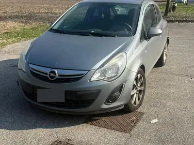 Usata Opel Corsa 85 CV (62 kW) 2013 Grigio Utilitaria