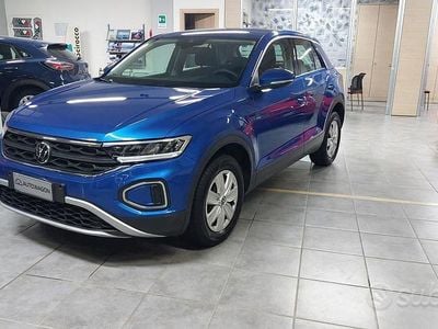 Usata VW T-Roc Life 110 CV (80 kW) 2022 Blu SUV