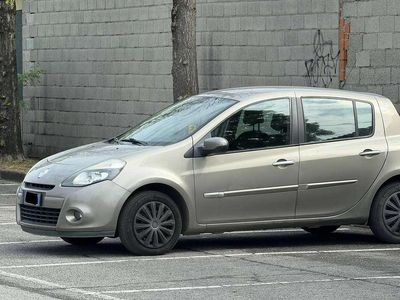 Usata Renault Clio II Dynamique 75 CV (55 kW) 2009 Berlina