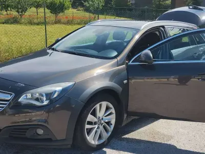 Usata Opel Insignia Country Tourer 163 CV (119 kW) 2014 Grigio Station wagon