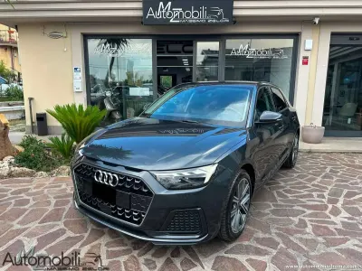 Usata Audi A1 Sportback Admired 95 CV (69 kW) 2023 Grigio daytona Utilitaria