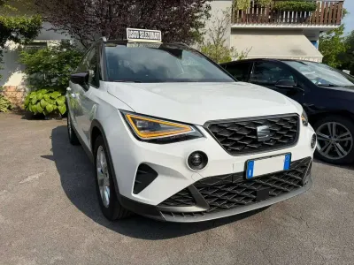 Usata Seat Arona FR 95 CV (69 kW) 2025 Bicolore bianco con tetto nero SUV