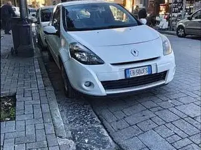 Gebraucht Renault Clio II 75 PS (55 kW) 2010 Weiß Limousine