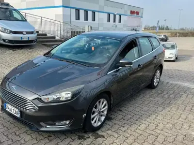 Usata Ford Focus 120 CV (88 kW) 2015 Grigio Station wagon