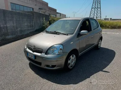 Usata Toyota Yaris Sol 65 CV (47 kW) 2005 Beige Berlina