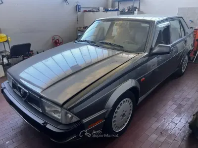 Usata Alfa Romeo 75 155 CV (114 kW) 1989 Giallo Berlina