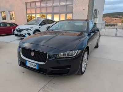Usata Jaguar XE Prestige 179 CV (131 kW) 2018 Bluazzurro Berlina