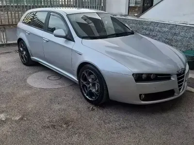 Usado Alfa Romeo 159 136 CV (100 kW) 2011 Gris Familiar