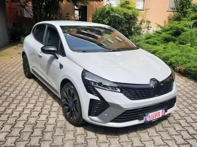 Usata Renault Clio V Esprit Alpine 91 CV (66 kW) 2024 Argento Berlina