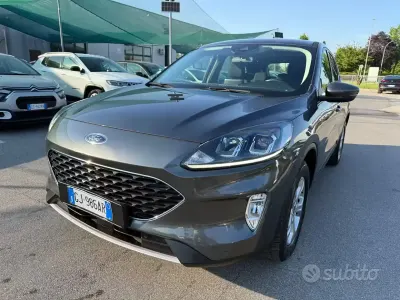 Usata Ford Kuga 120 CV (88 kW) 2022 Grigio SUV