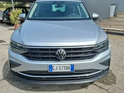 Begagnad VW Tiguan Life 150 HK (110 kW) 2022 Grå SUV